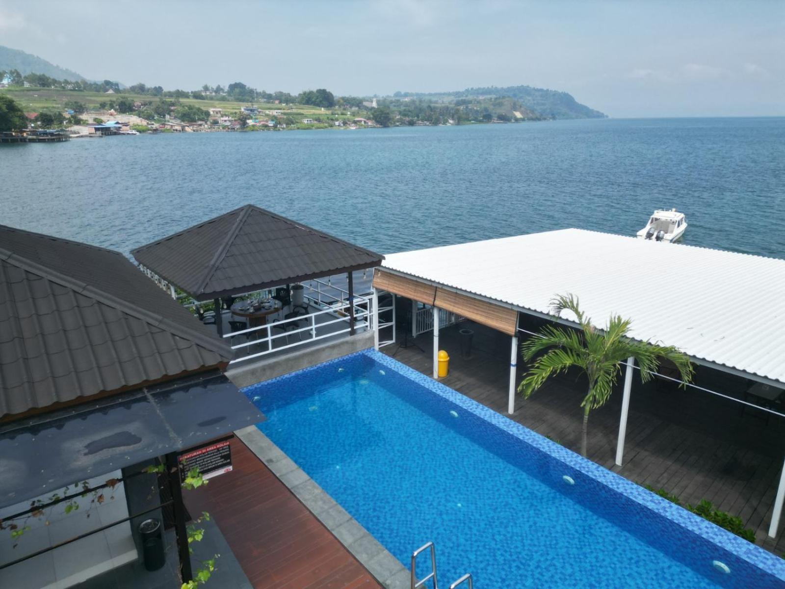 Purnama Balige Hotel Екстериор снимка